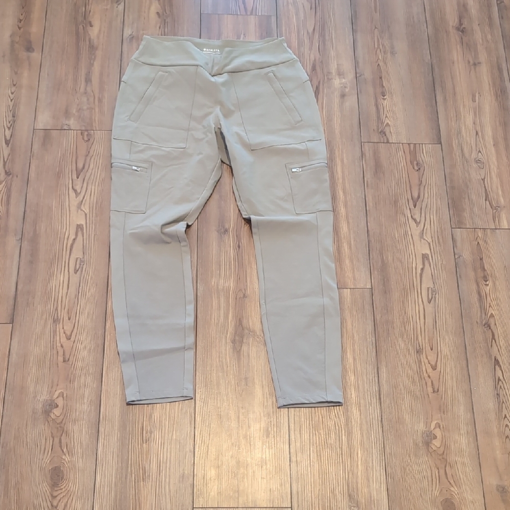Athleta Headlands Hybrid Cargo in Gray